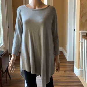 Gray tunic sweater runs a little large